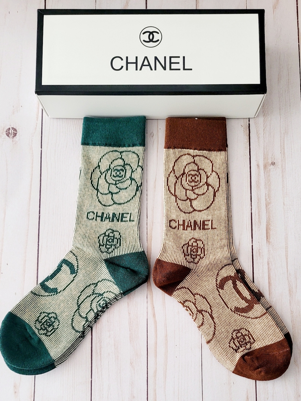✨️CHANEL ✨️Camellia Logo ✨️Crew Socks - Picture 4 of 7